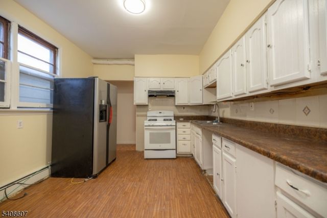 450 3RD AVE 2, Elizabeth City, NJ 07206