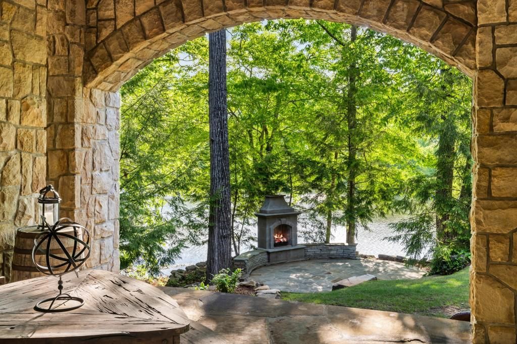 Image 76 of property listing at 550 Blue Heron Way, Milton, GA 30004