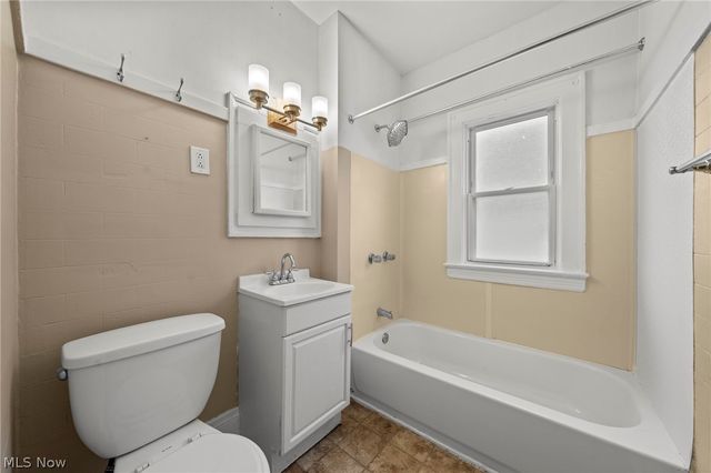2056 Wascana Avenue, Lakewood, OH 44107