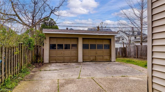 2056 Wascana Avenue, Lakewood, OH 44107