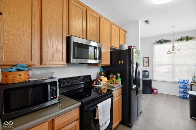 8231 Pelham Place, Indianapolis, IN 46216