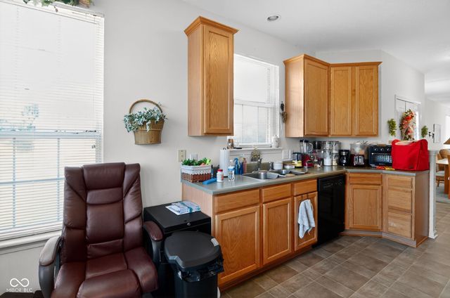 8231 Pelham Place, Indianapolis, IN 46216