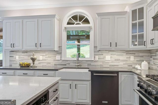 112 Grandcrest Drive, Suwanee, GA 30024