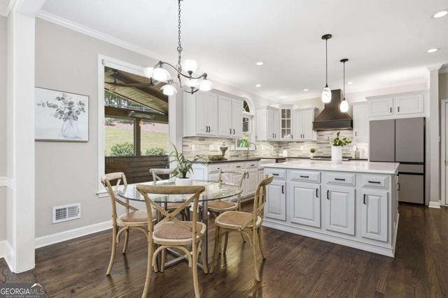 112 Grandcrest Drive, Suwanee, GA 30024