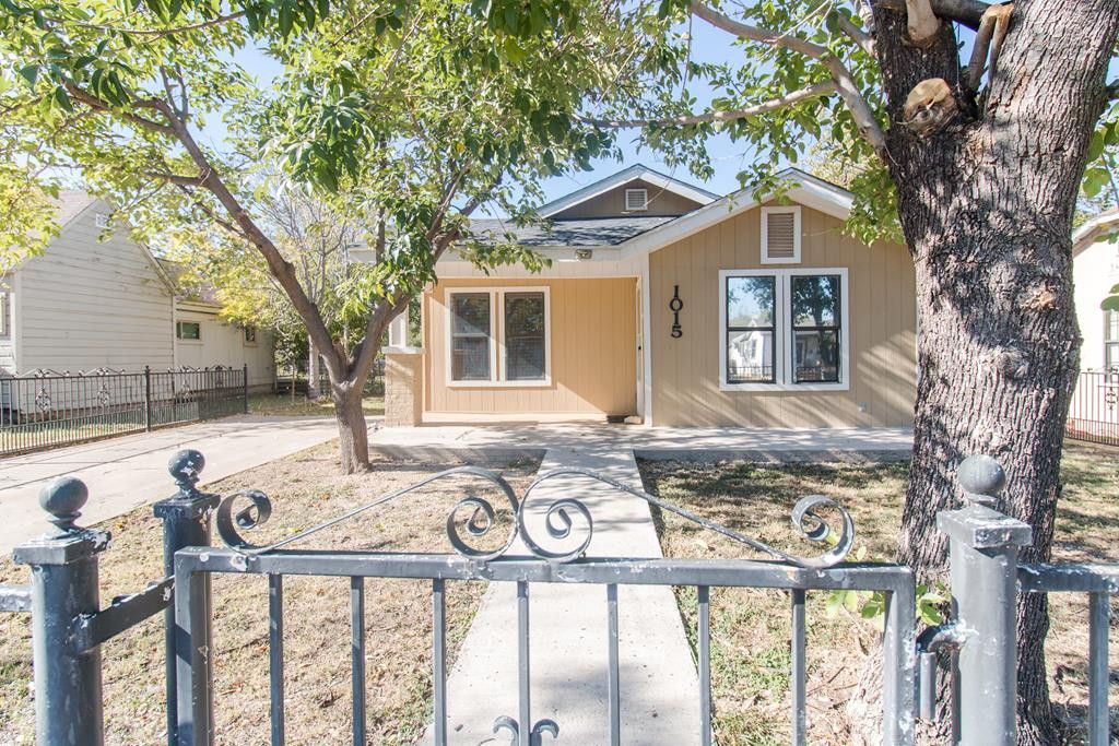 Image 1 of property listing at 1015 Jefferson Street, San Angelo, TX 76901