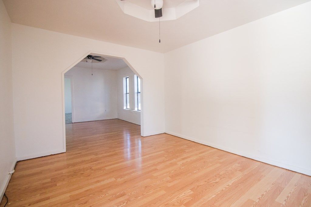 Image 3 of property listing at 1015 Jefferson Street, San Angelo, TX 76901