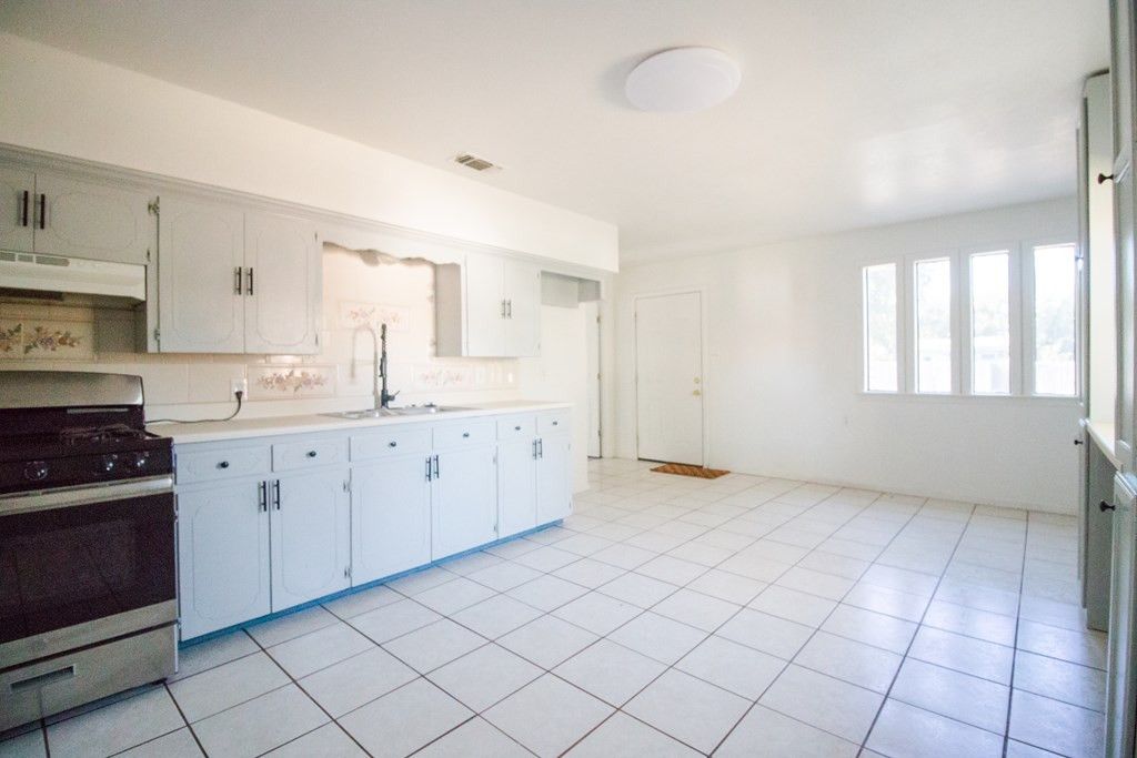 Image 7 of property listing at 1015 Jefferson Street, San Angelo, TX 76901