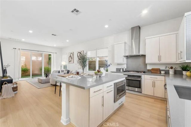 119 Newall, Irvine, CA 92618