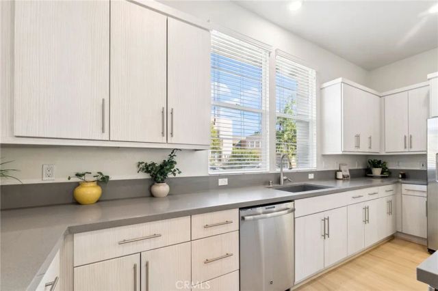 119 Newall, Irvine, CA 92618