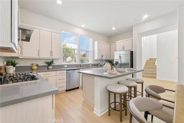 119 Newall, Irvine, CA 92618