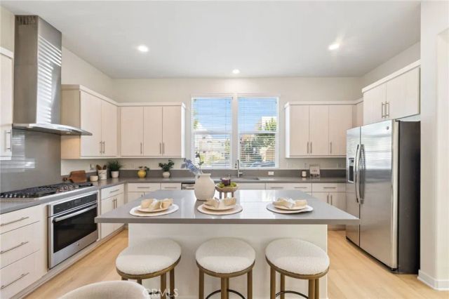 119 Newall, Irvine, CA 92618
