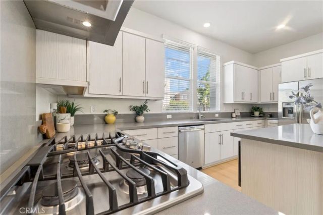 119 Newall, Irvine, CA 92618