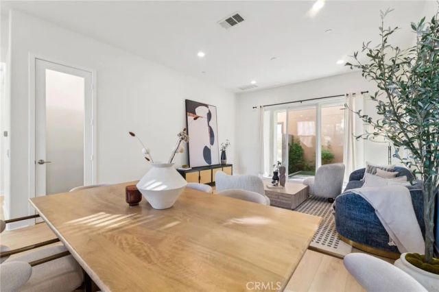 119 Newall, Irvine, CA 92618