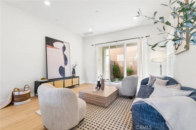 119 Newall, Irvine, CA 92618