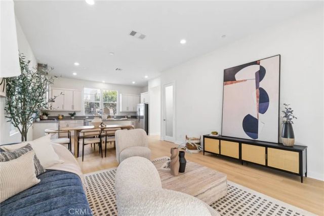 119 Newall, Irvine, CA 92618