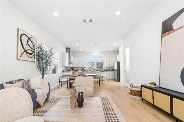 119 Newall, Irvine, CA 92618