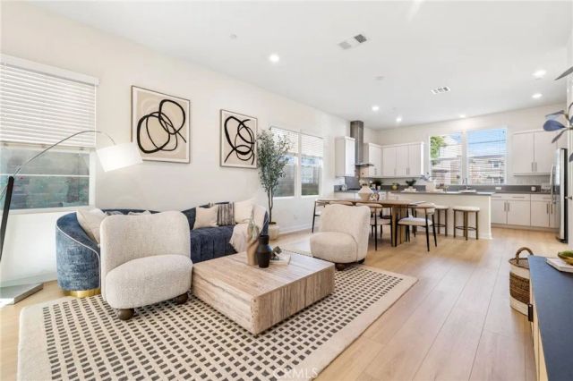 119 Newall, Irvine, CA 92618