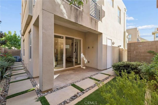119 Newall, Irvine, CA 92618