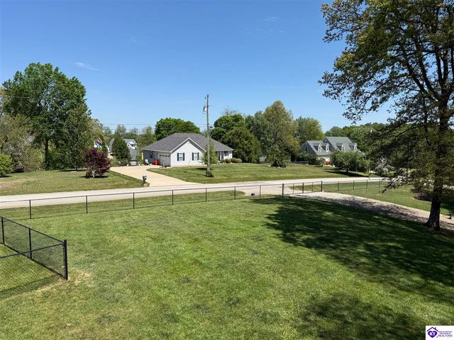 230 Trappers Ridge Court, Vine Grove, KY 40175