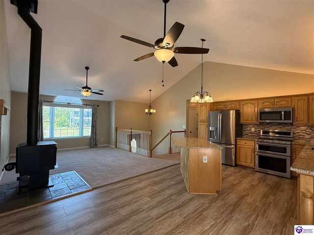 230 Trappers Ridge Court, Vine Grove, KY 40175
