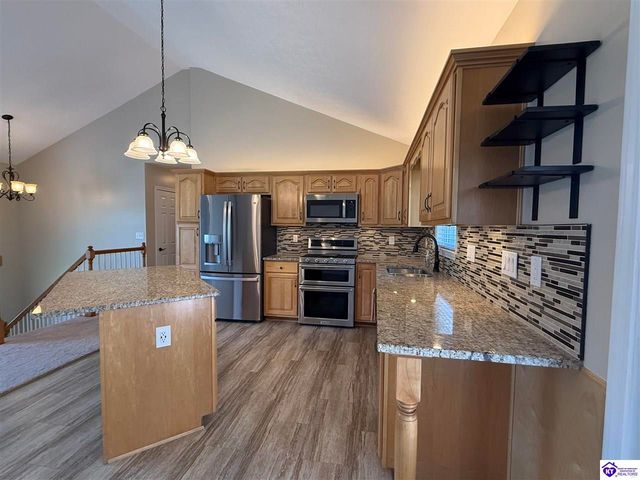 230 Trappers Ridge Court, Vine Grove, KY 40175