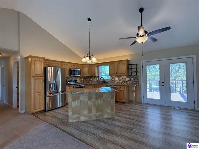 230 Trappers Ridge Court, Vine Grove, KY 40175