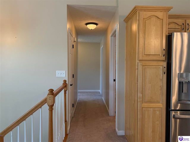 230 Trappers Ridge Court, Vine Grove, KY 40175