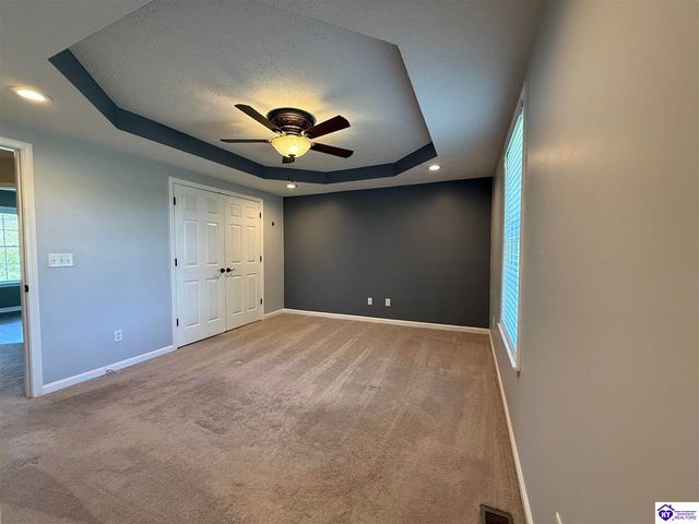 230 Trappers Ridge Court, Vine Grove, KY 40175