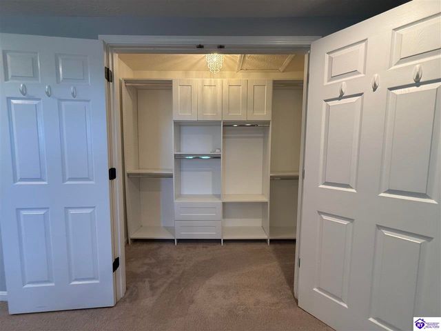 230 Trappers Ridge Court, Vine Grove, KY 40175