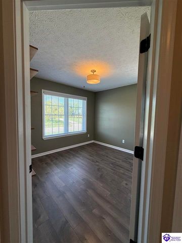 230 Trappers Ridge Court, Vine Grove, KY 40175