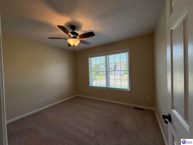 230 Trappers Ridge Court, Vine Grove, KY 40175