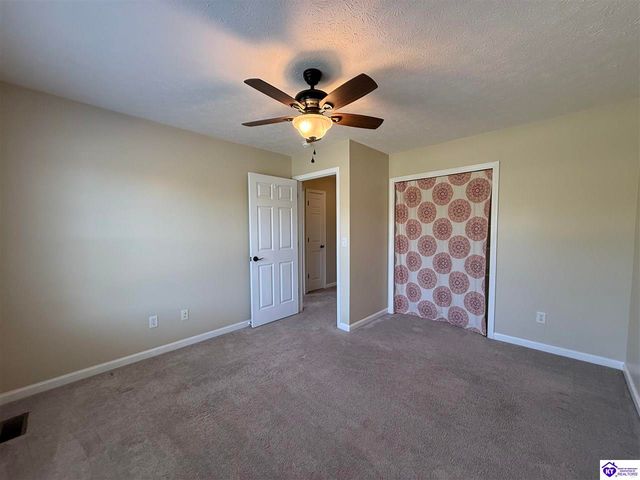 230 Trappers Ridge Court, Vine Grove, KY 40175