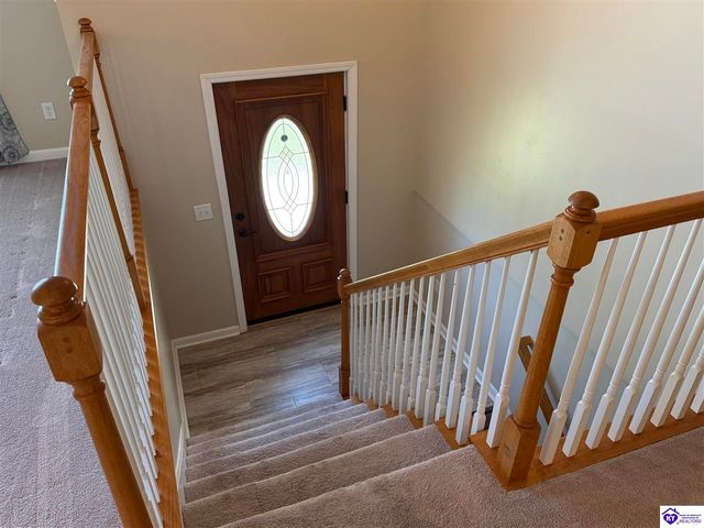 230 Trappers Ridge Court, Vine Grove, KY 40175