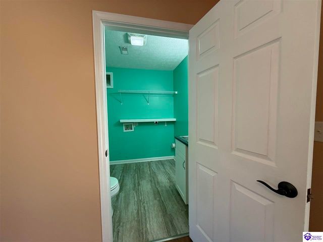 230 Trappers Ridge Court, Vine Grove, KY 40175