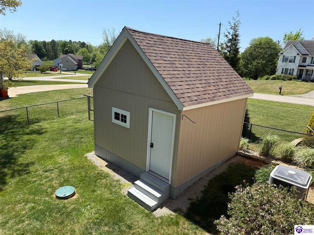 230 Trappers Ridge Court, Vine Grove, KY 40175