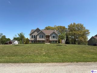 230 Trappers Ridge Court, Vine Grove, KY 40175