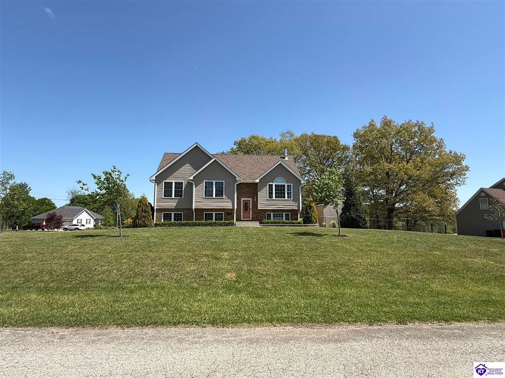 230 Trappers Ridge Court, Vine Grove, KY 40175