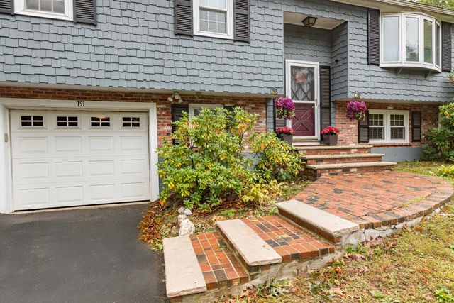 191 Cynthia Dr, Raynham, MA 02767