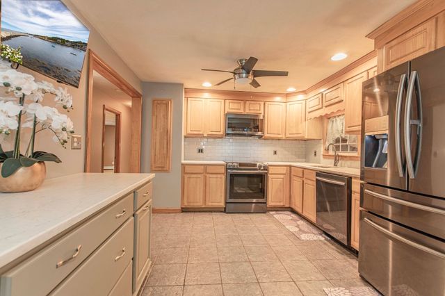 191 Cynthia Dr, Raynham, MA 02767