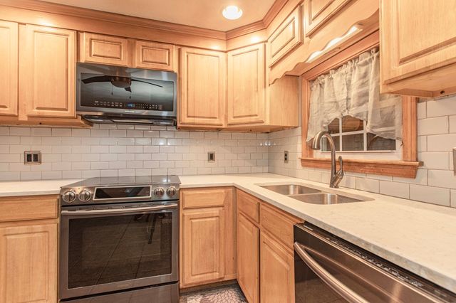 191 Cynthia Dr, Raynham, MA 02767