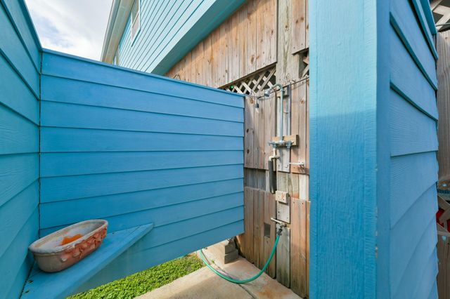 4131 Jackson Drive, Galveston, TX 77554