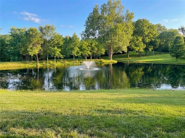 12820 NW Crooked Road, Parkville, MO 64152