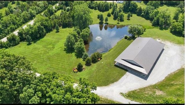 12820 NW Crooked Road, Parkville, MO 64152