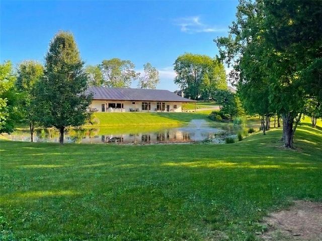 12820 NW Crooked Road, Parkville, MO 64152