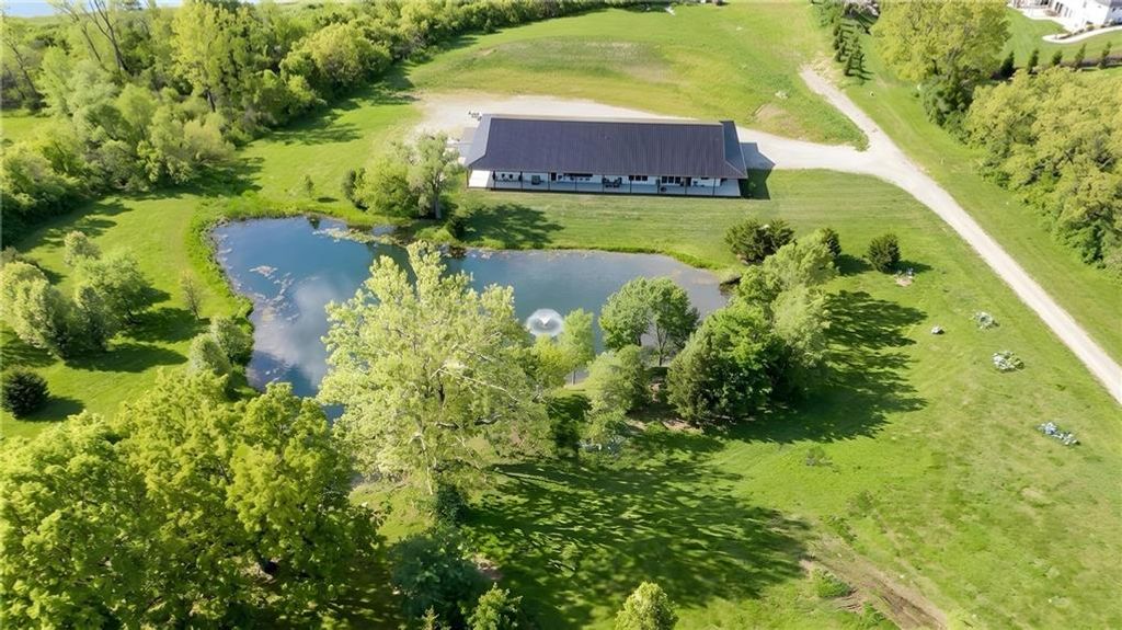 12820 NW Crooked Road, Parkville, MO 64152