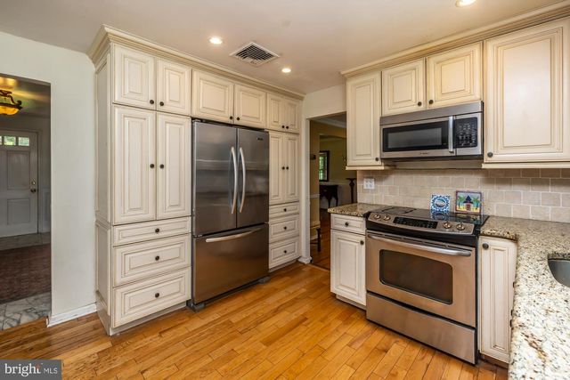 999 CLOVERLY RD, Berwyn, PA 19312