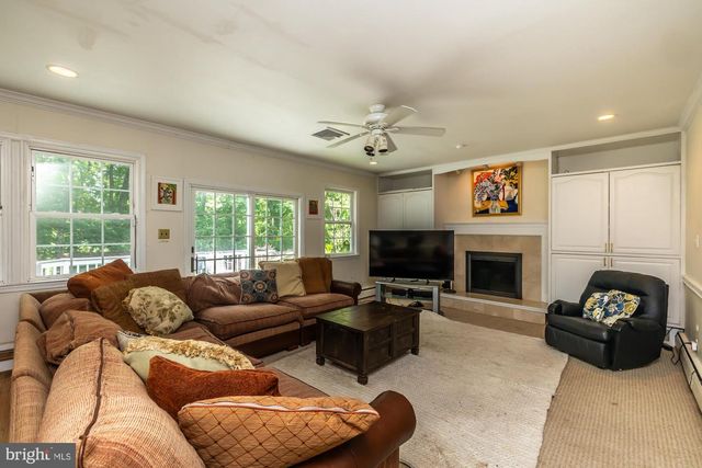 999 CLOVERLY RD, Berwyn, PA 19312