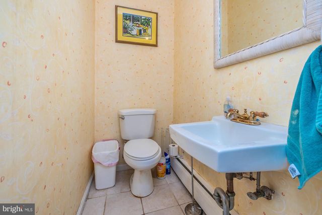 999 CLOVERLY RD, Berwyn, PA 19312