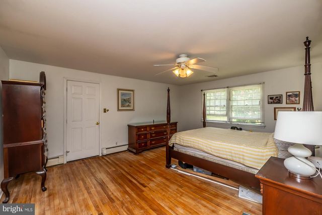 999 CLOVERLY RD, Berwyn, PA 19312