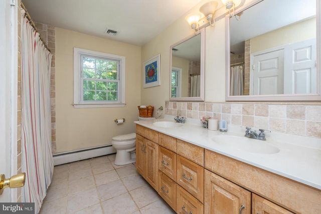 999 CLOVERLY RD, Berwyn, PA 19312